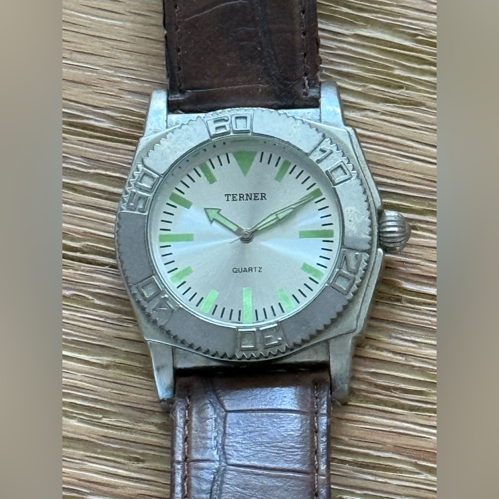Bijoux Terner Men's Watch with Luminous Hands and Hour Markers